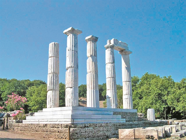 Η Νίκη κι ο Φονιάς, οι Μεγάλοι Θεοί και οι Γατελούζοι