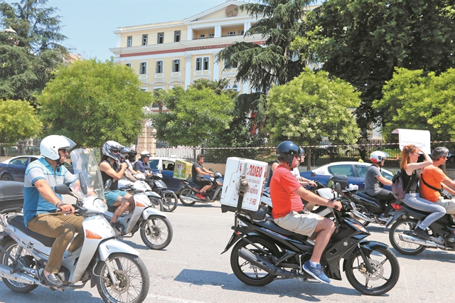 Τώρα θυμήθηκαν τα μέτρα προστασίας για κούριερ και ντελιβεράδες