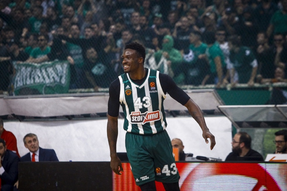 Υπογράφει στους Μπακς ο Θανάσης Αντετοκούνμπο