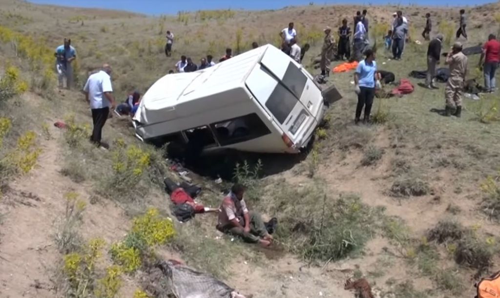 Τραγωδία στην Τουρκία: Τουλάχιστον 15 νεκροί μετανάστες σε τροχαίο