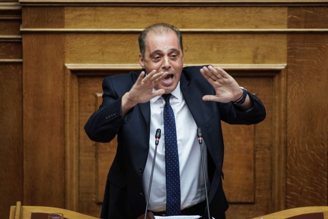 Βελόπουλος: Να σταματήσουν τα επιδόματα στους μετανάστες