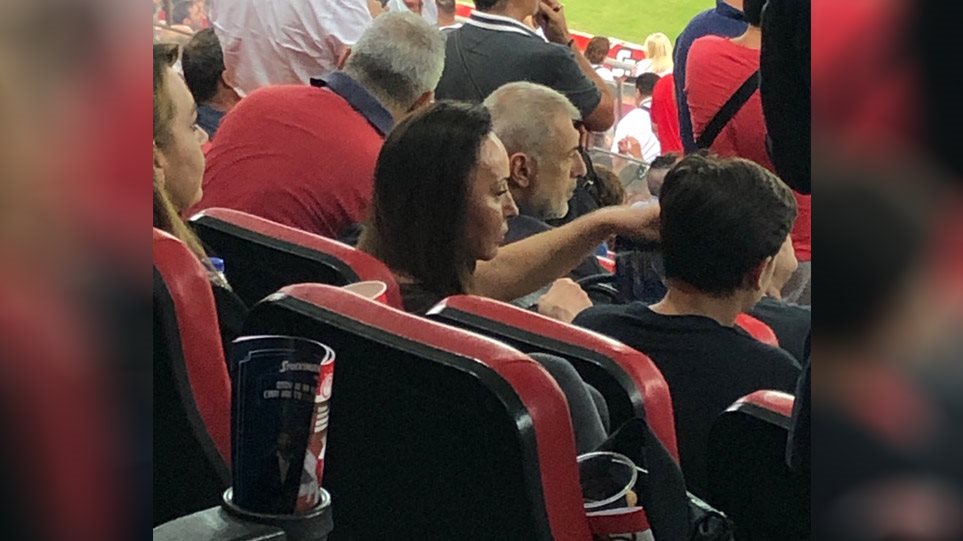 Στο «Γεώργιος Καραϊσκάκης» για το ματς του Ολυμπιακού η Βίκυ Σταμάτη