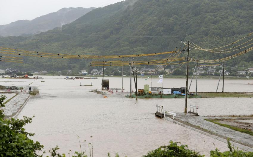 Πρωτοφανές: 800.000 κάτοικοι στην Ιαπωνία εγκαταλείπουν τα σπίτια τους λόγω βροχοπτώσεων