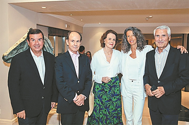 Η τοιχογραφία του κοριτσιού στη Σαντορίνη…