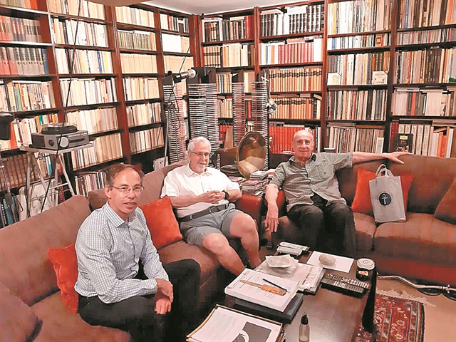 Εμπιστοσύνη, η λέξη – κλειδί για κοινωνία και πολιτική