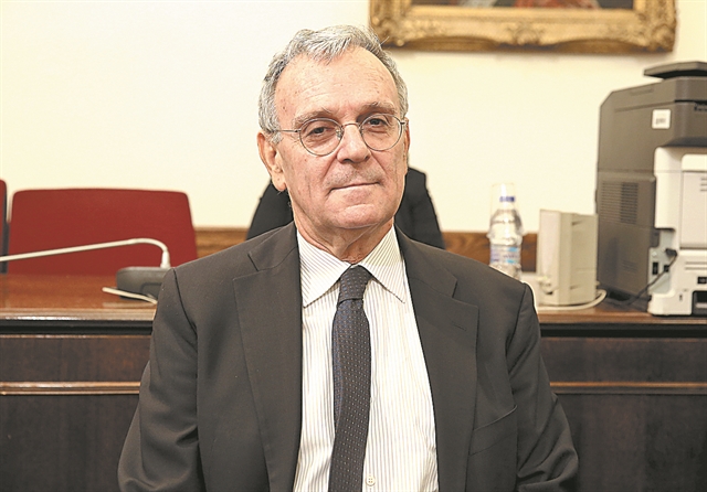 Εξι αλήθειες αλλά πολλά περίεργα