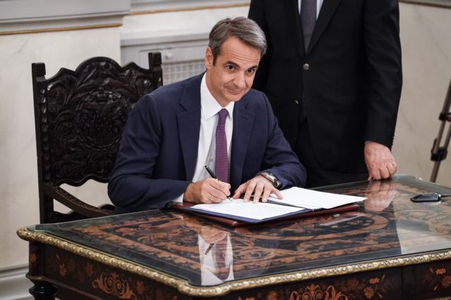 Τα πρώτα ραντεβού Μητσοτάκη, οι «καυτές πατάτες» και τα μηνύματα