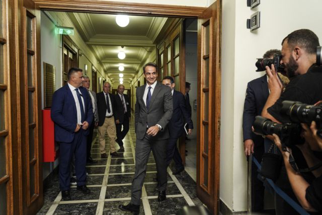 Ο Μητσοτάκης θα συναντηθεί με υπουργούς και υφυπουργούς και το απόγευμα