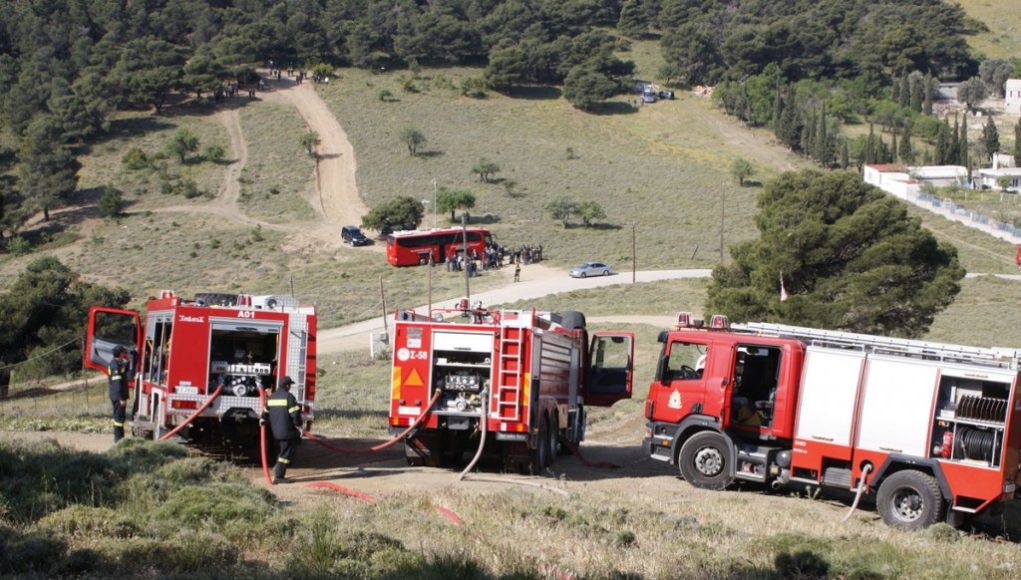 Σε εξέλιξη πυρκαγιές σε Ωρωπό και Κορωπί