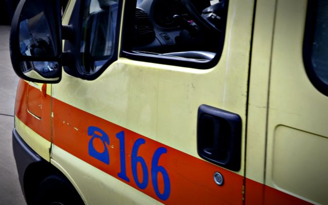 Νεκρός οδηγός ΙΧ που συγκρούστηκε με λεωφορείο του ΚΤΕΛ στα Τέμπη