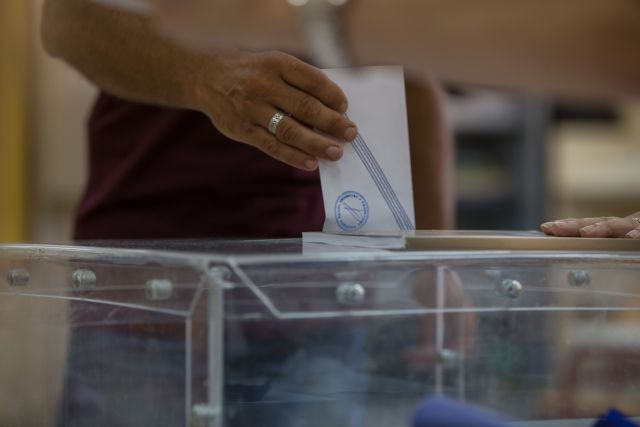 Βολές κατά Τσίπρα από Έλληνες του εξωτερικού για το δικαίωμα ψήφου