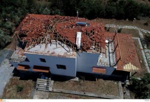 Μαρτυρία από τη Χαλκιδική: Του έπεσε το κιόσκι στο κεφάλι