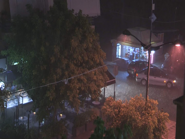 Κόρινθος: Προβλήματα από την ισχυρή βροχόπτωση – Δεκάδες κλήσεις στην Πυροσβεστική