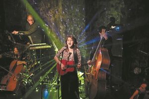 «Τα τραγούδια και οι ιστορίες χωράνε παντού»