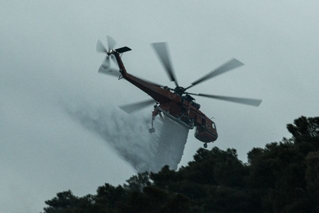 Πυρκαγιές σε Ασπρόπυργο και Μαραθώνα