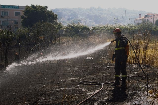 Άμεση αντίδραση της πυροσβεστικής για την πυρκαγιά στη Ραφήνα