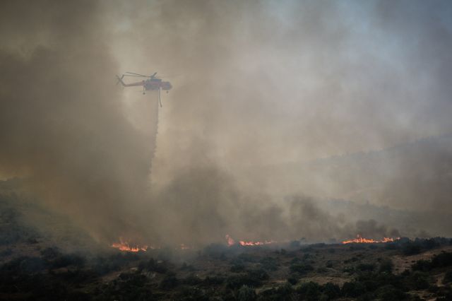 Μεγάλη φωτιά στη Φθιώτιδα – Εκκενώνεται το χωριό Δίβρη