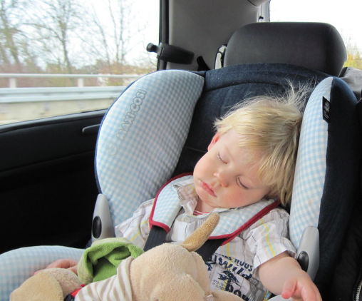 Μείζων απειλή η θερμοπληξία για τα παιδιά στο αυτοκίνητο