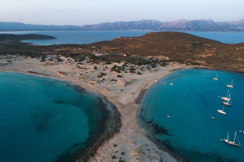 Φωτιά στην Ελαφόνησο: «Οικολογική καταστροφή από παράνομη χωματερή»