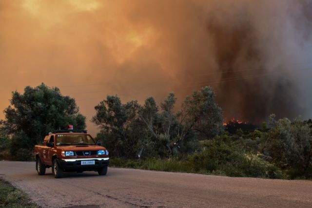 Δραματικές ώρες στη Μακρυμάλλη: Ηλικιωμένος δεν εγκαταλείπει το σπίτι του