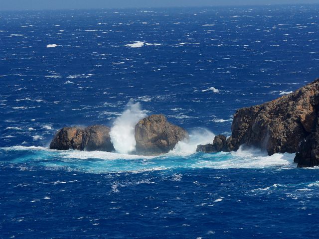 Κύματα τραυμάτισαν 38χρονη σε παραλία του Πηλίου