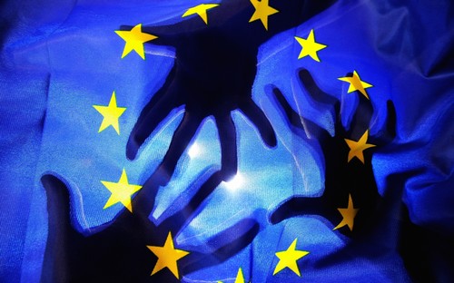 Η Ιταλία, η Ευρώπη και πώς ενισχύεται η ακροδεξιά