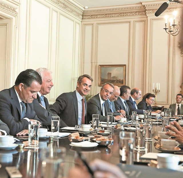 Αντίστροφη μέτρηση για την αξιολόγηση υπουργών