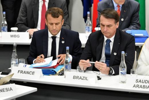 Ο Αμαζόνιος έχει γίνει παρανάλωμα και ο Μπολσονάρου… ζητάει το λόγο από τον Μακρόν