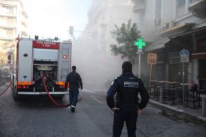 Φωτιά στην Πειραιώς – Διακοπή της κυκλοφορίας