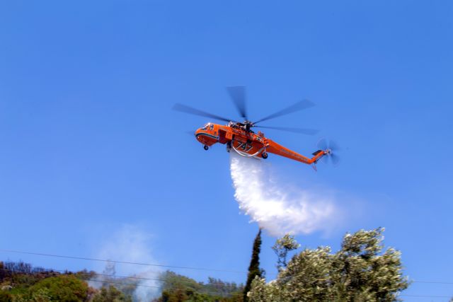 Ενισχύθηκαν οι δυνάμεις στα Κύθηρα – Σε ύφεση η φωτιά στη Σάμο