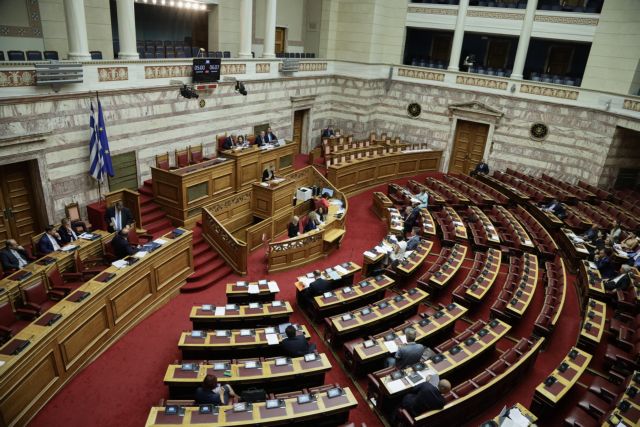Βουλή για διπλώματα οδήγησης: Ολοκληρώθηκε η συζήτηση – Υπέρ της αρχής μόνο η ΝΔ