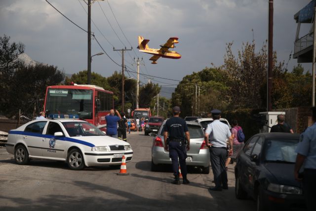 Εντυπωσιακές εικόνες με Καναντέρ που επιχειρούν στην Εύβοια