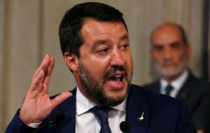 Ιταλία: Εκτός νυμφώνος ο Σαλβίνι καλεί σε διαδηλώσεις στη Ρώμη