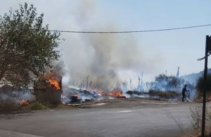 Φωτιά στην Πεντέλη – Διακοπή κυκλοφορίας σε τμήμα της Δουκίσσης Πλακεντίας