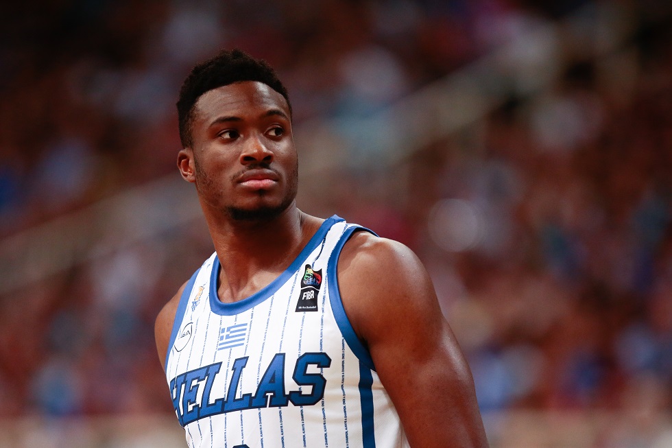 Το απίστευτο κάρφωμα του Θανάση και η επική αντίδραση του Γιάννη