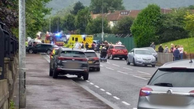 Μπέλφαστ: Άνδρας έπεσε με το αυτοκίνητό του σε πλήθος