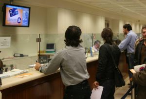 Πληρωμή ενοικίου μόνο μέσω τράπεζας εξετάζει η κυβέρνηση