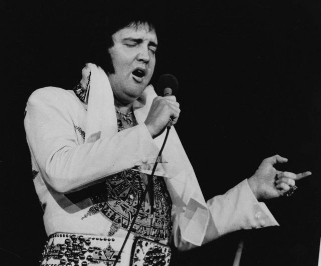 Σαν σήμερα το 1977 πέθανε ο βασιλιάς του rock n’ roll, Elvis Presley | tanea.gr