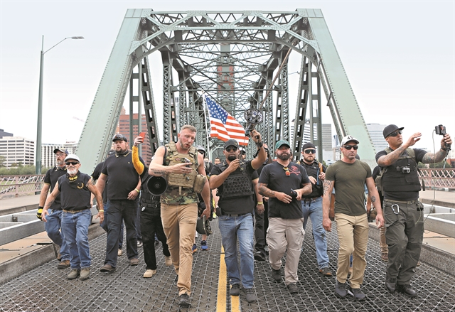 «Μην τολμήσεις να βγάλεις τον στρατό στους δρόμους»