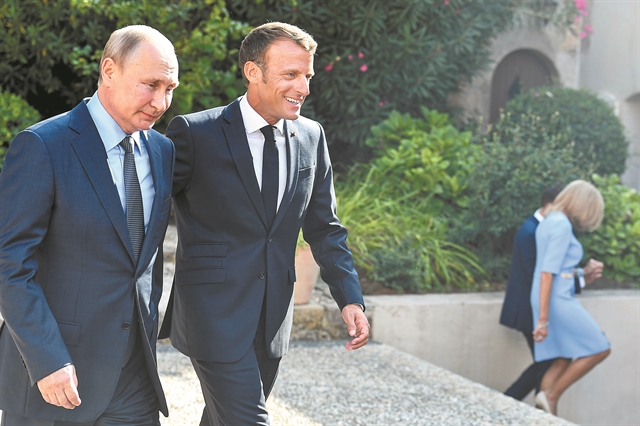 Προεδρικό ραντεβού στο… θερινό κάστρο