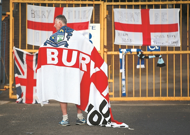 Μία κηδεία και ένας γάμος