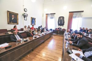 Επιστροφή στη θεσμική κανονικότητα