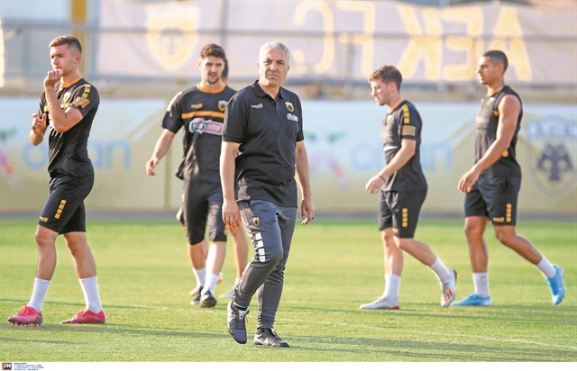 Κωστένογλου στον πάγκο μέχρι νεωτέρας