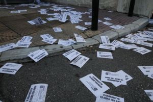 Μέλη του «Ρουβίκωνα» πέταξαν τρικάκια στη γερμανική πρεσβεία