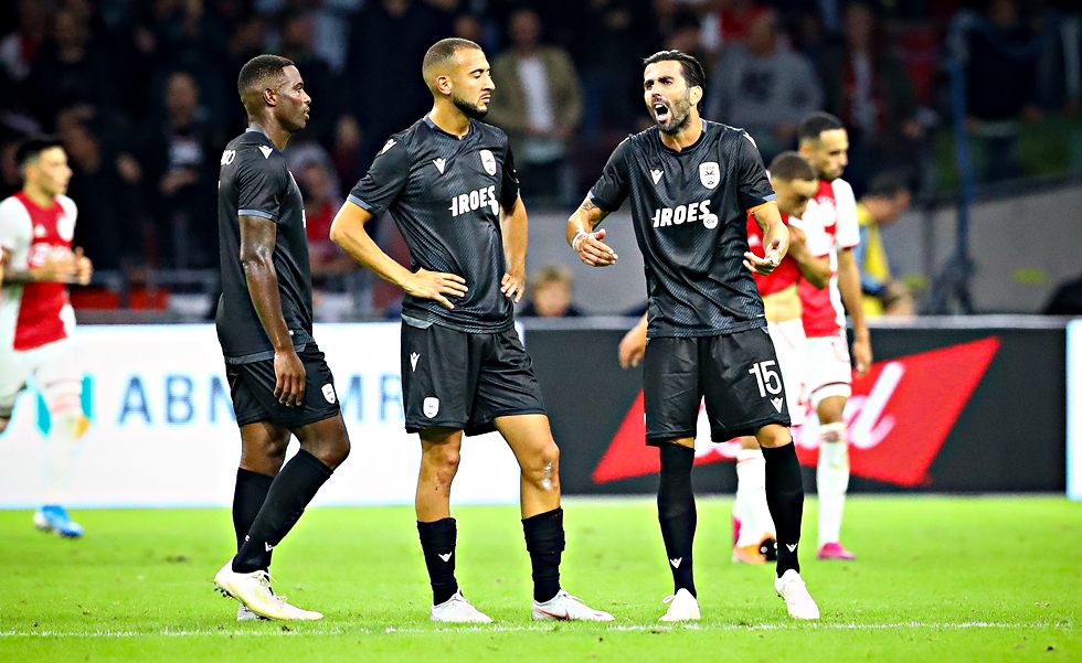 Ξεσπά ο Ελ Καντουρι: «Νιώθω πως παίζαμε 11 εναντίον 12»