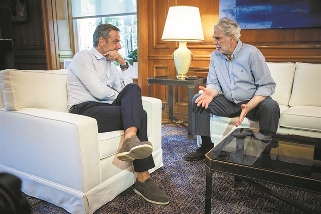 Τριπλός συναγερμός στο Μαξίμου