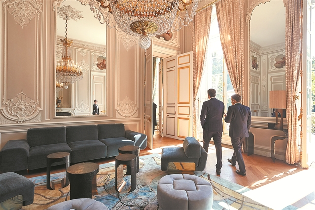 Ραντεβού στο Παρίσιγια Τουρκία, Προσφυγικόκαι οικονομία