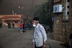 Τι συστήνει ο Ιατρικός Σύλλογος στις ευπαθείς ομάδες που εκτίθενται σε καπνό από φωτιά