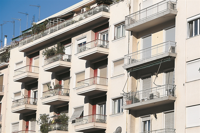 Παίρνουν πίσω το πρόστιμο για τους συμβολαιογράφους