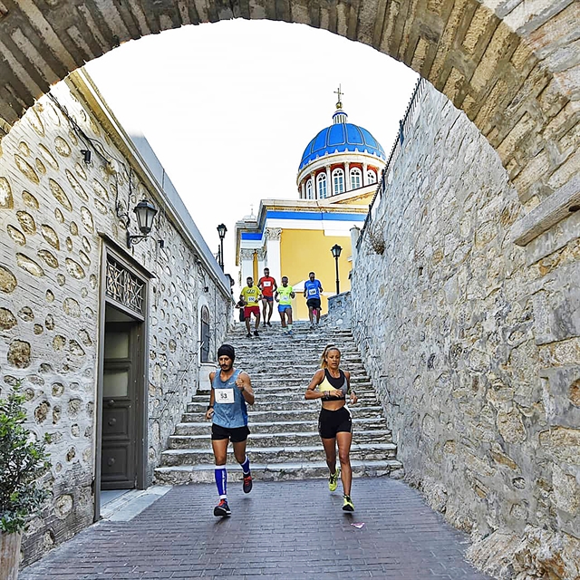 5.000 σκαλιά στα σοκάκια της Ερμούπολης